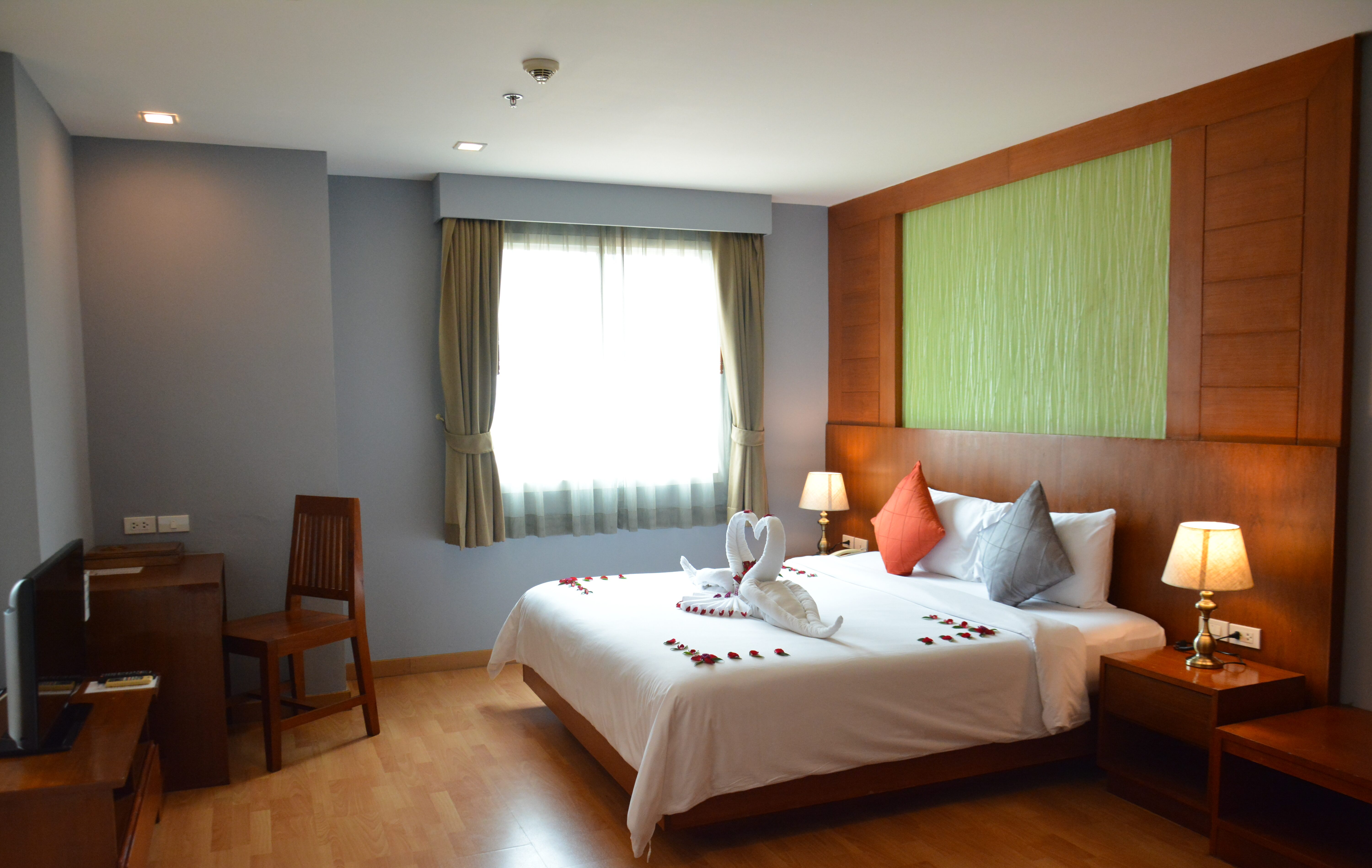 Deluxe Suite King City View
